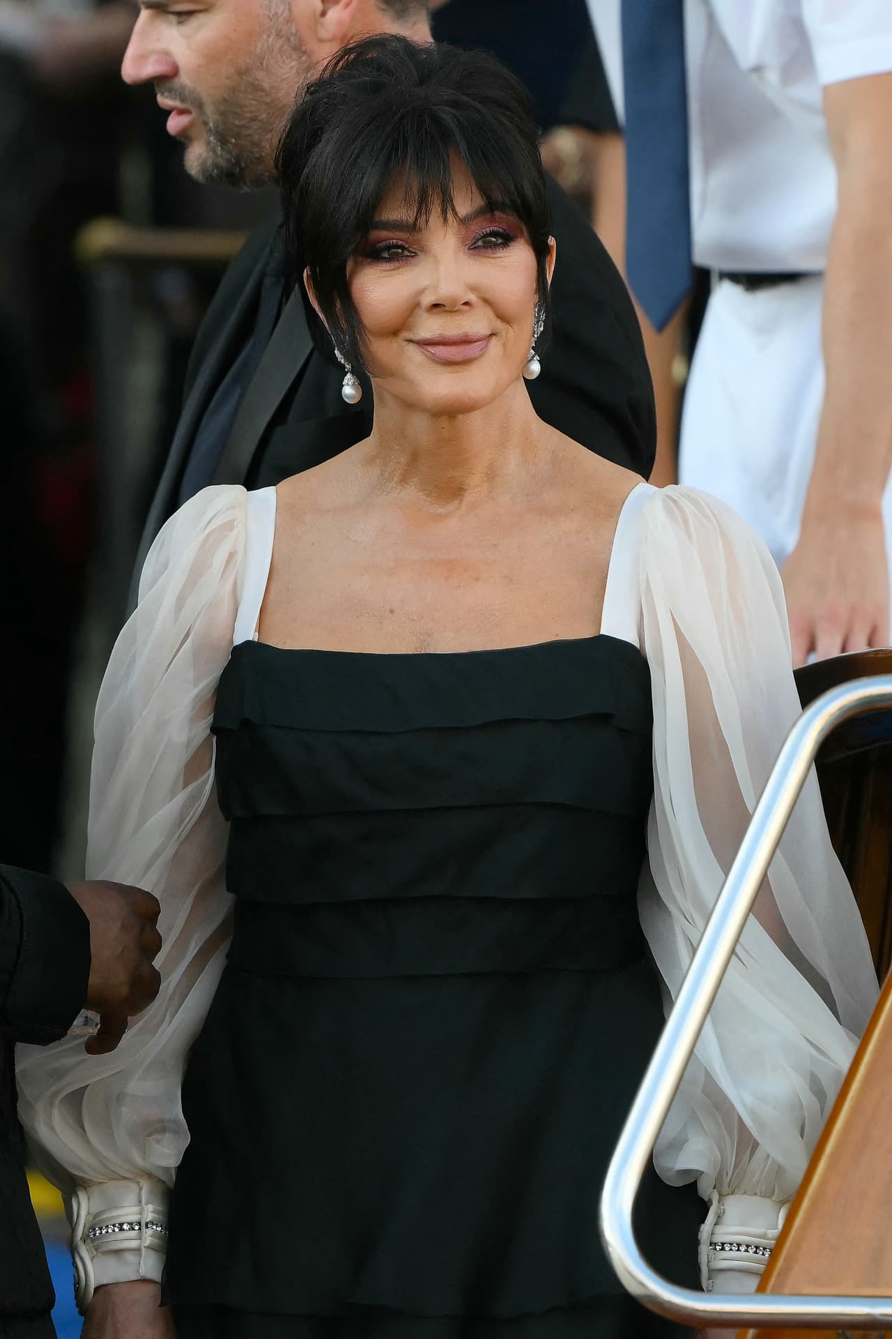 Kris Jenner, madre de las hermanas Kardashian y Jenner, y personalidad de la televisión, sale del Hotel Gritti Palace.