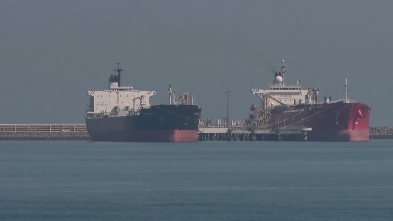 EEUU ataca carguero iraní y envía delegación a Pakistán en plena tensión