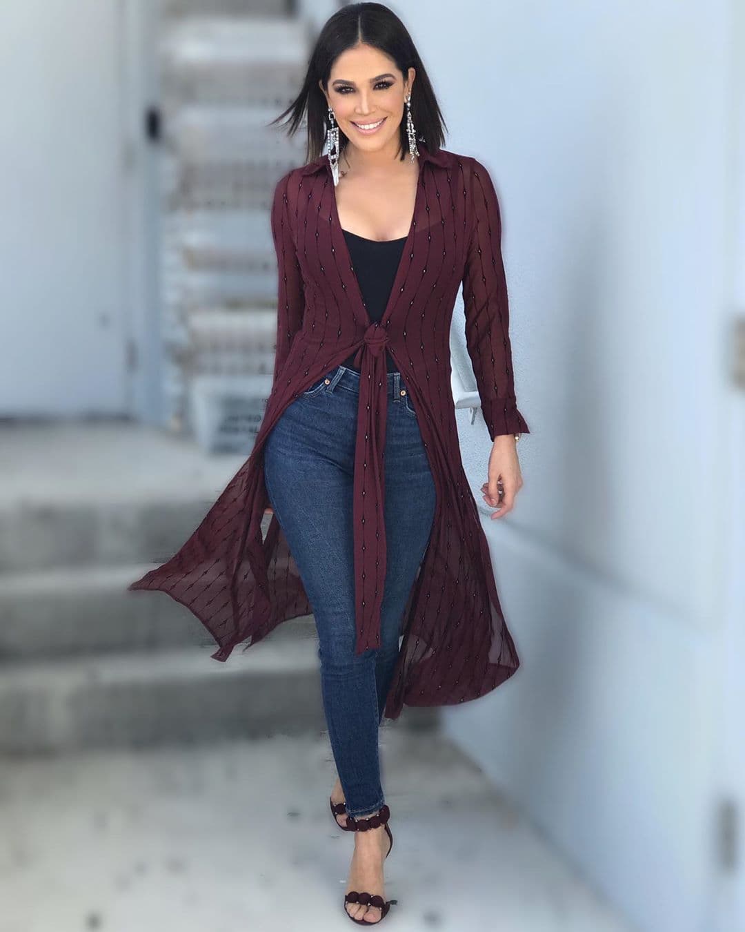 Karla ha lucido atuendos más casuales también en este tono. Aquí nos demuestra que con solo una prenda le podemos dar un giro a nuestro look.