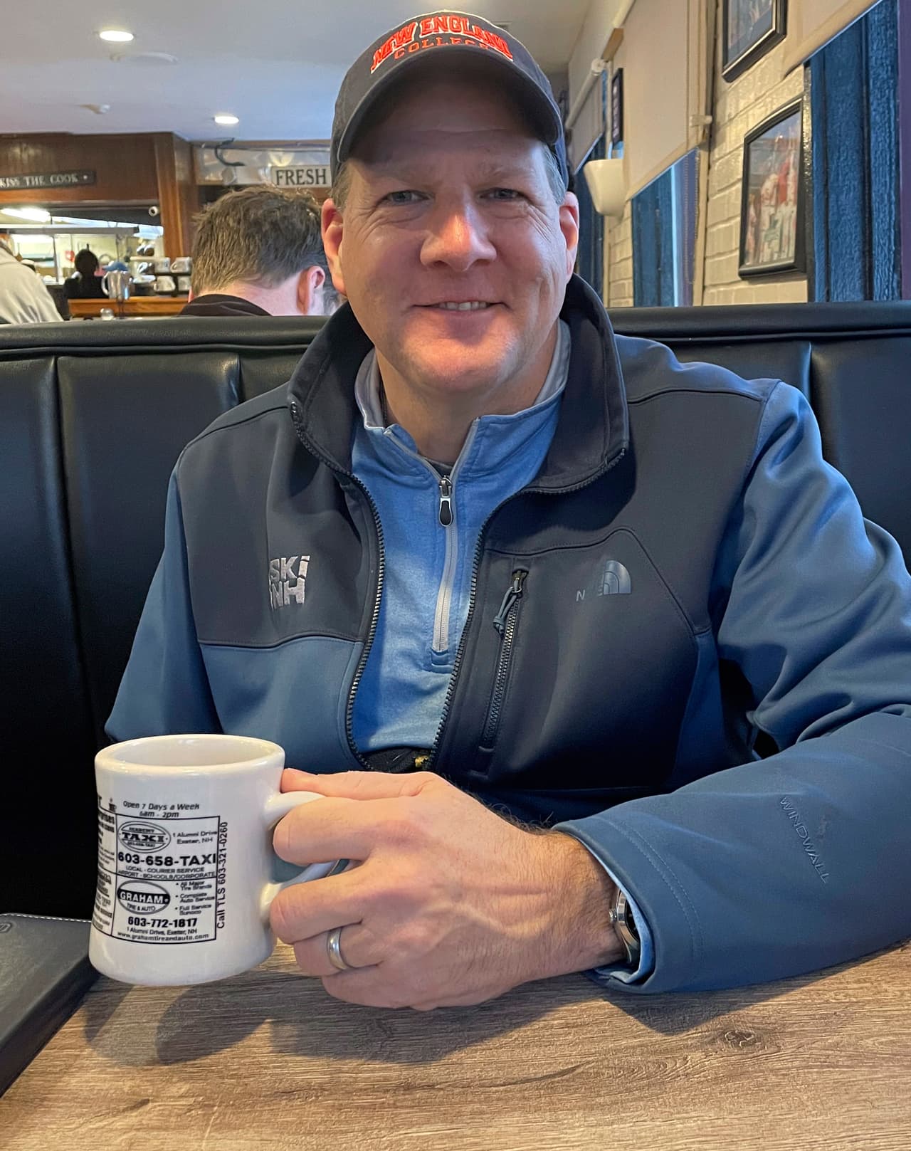 El gobernador Chris Sununu considera el cambio del calendario de primarias un error grave.