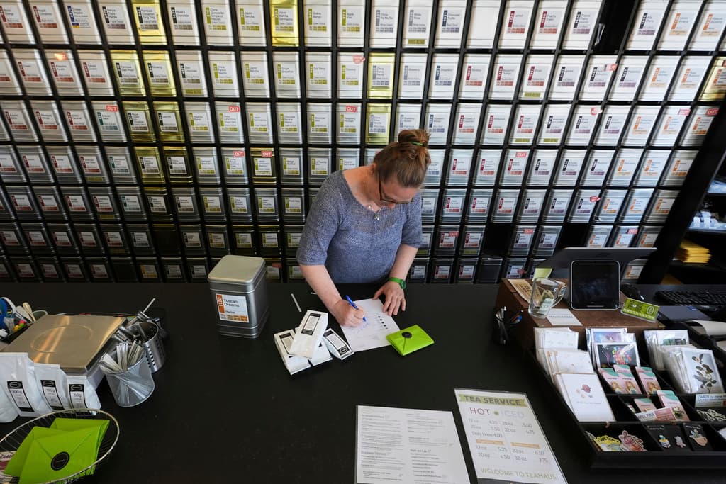 Cómo los aranceles de Trump están causando estragos en los pequeños negocios en EEUU 