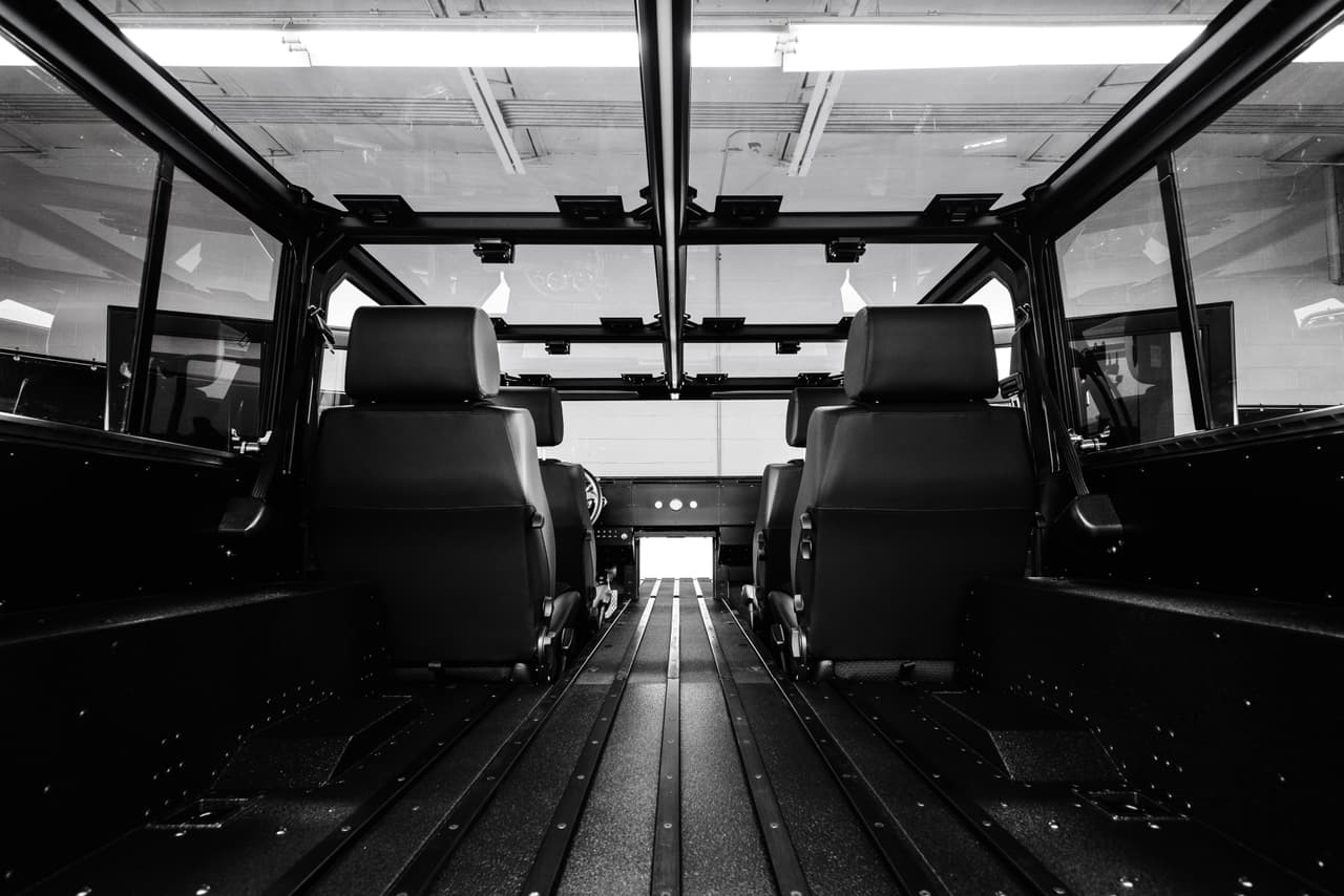 Bollinger Motors planea fabricar sus modelos B1 y B2 con los que pretende conquistar el segmento de las SUVs y pickups. Ambos modelos son motivados por motores eléctricos y cuentan con atractivas características para dominar hasta los terrenos más desafiantes.