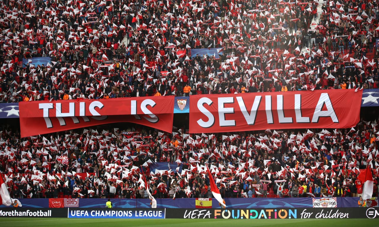 El público local se convirtió en un jugador más para apoyar a su equipo en una instancia histórica para ellos.