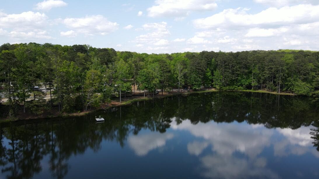 El parque es considerado como un “refugio para excursionistas y mochileros”, 
<b><a href="https://www.univision.com/local/atlanta-wuvg/fd-roosevelt-state-park-de-georgia-aventura-primavera-2023-fotos">ya que tiene más de 40 millas de senderos y muchas opciones de aventura para sus visitantes</a></b>, incluidos decenas de terrenos para acampar.