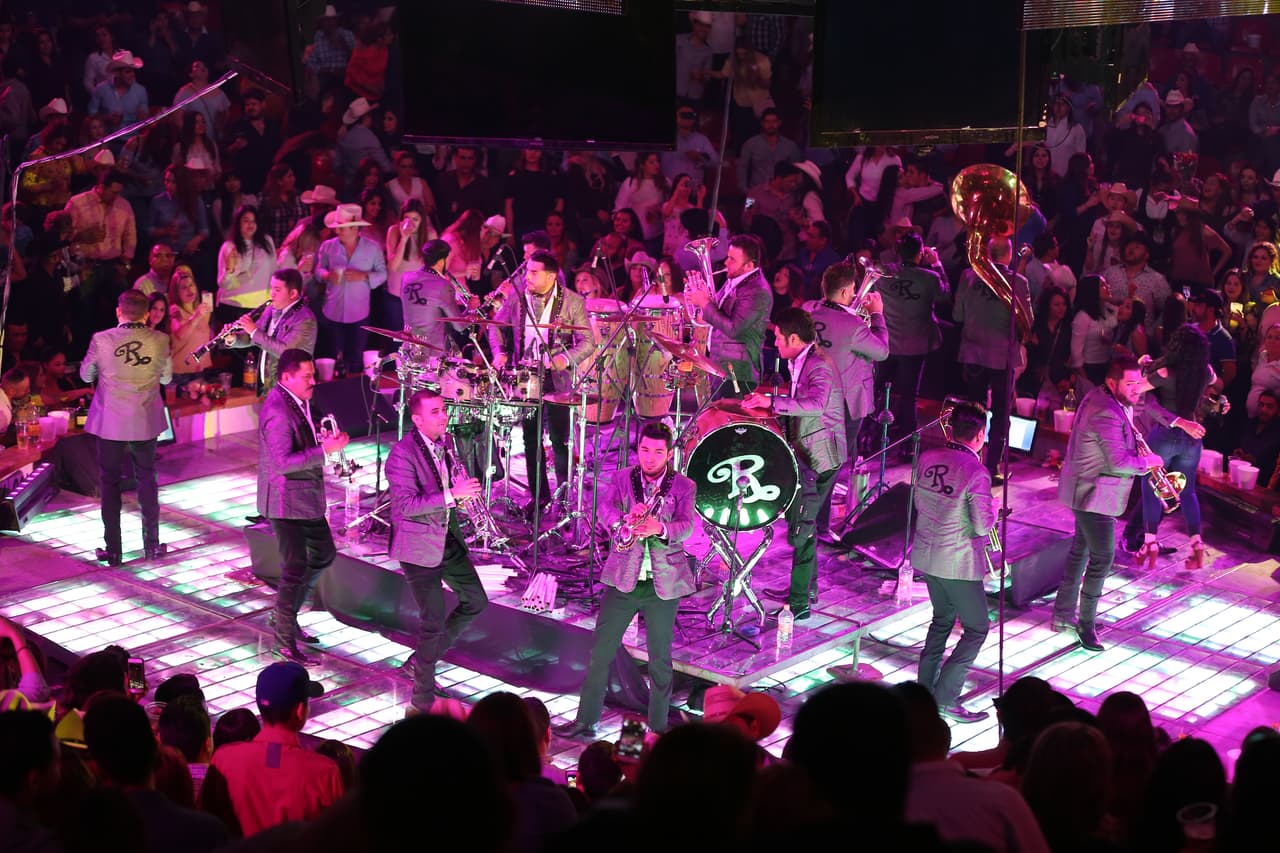 La Banda El Recodo se presentó en Hermosillo, Sonora, para deleitar a su público.