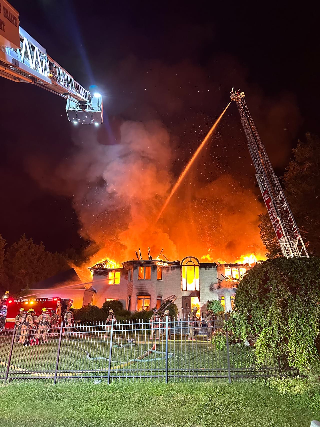Detener el incendio tomó alrededor de una hora.