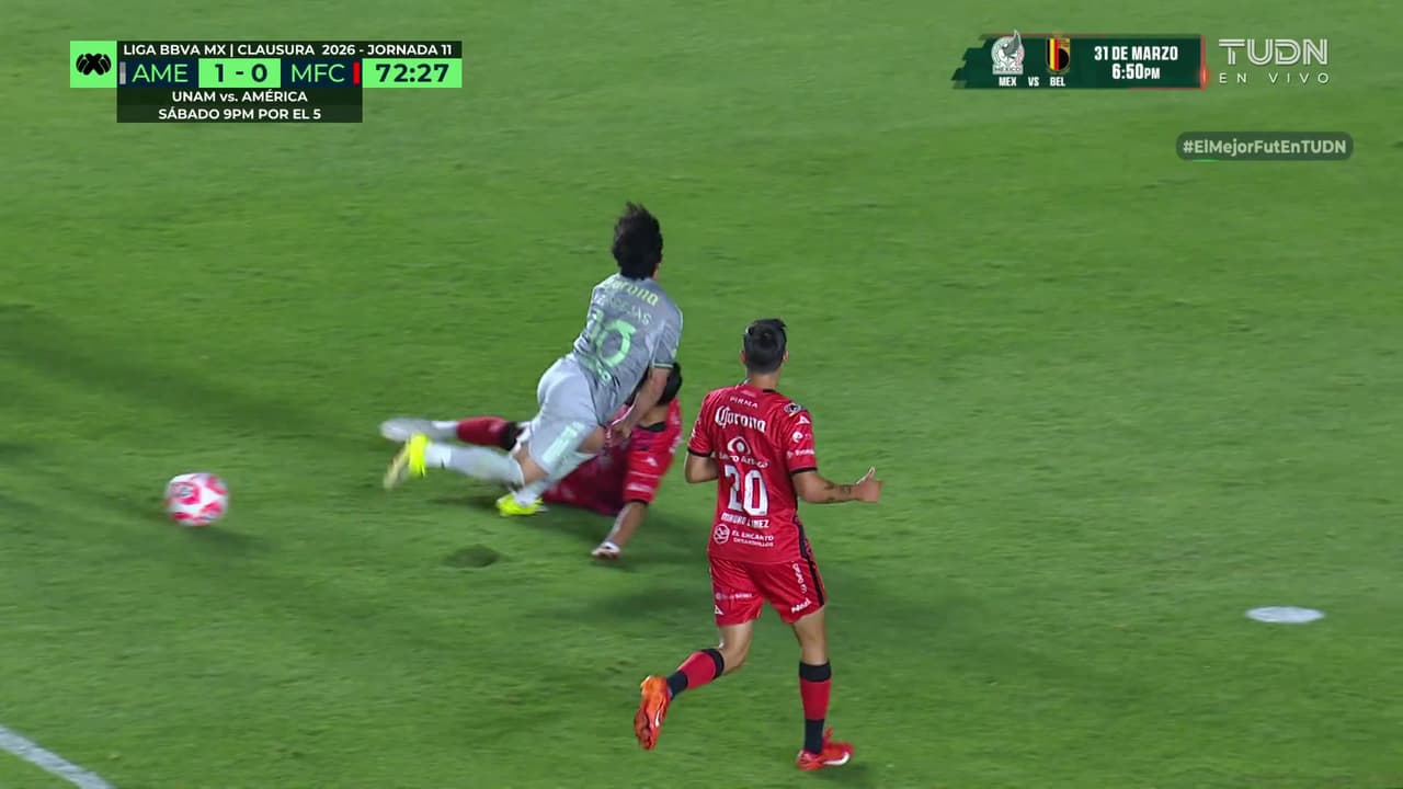 ¡Cerca de lesionarse! Ruda entrada a Zendejas que provoca susto en el América