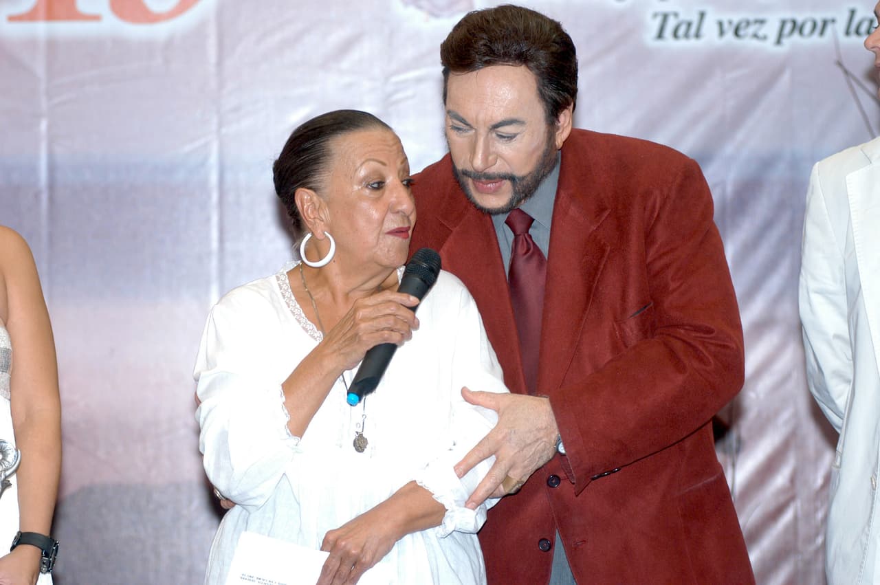 Andere comenzó haciendo comerciales, para lo cual trabajó con figuras como
<b> Esteban Mayo </b>(en la foto), quien estaba enfocado en el mundo de la publicidad y la moda.