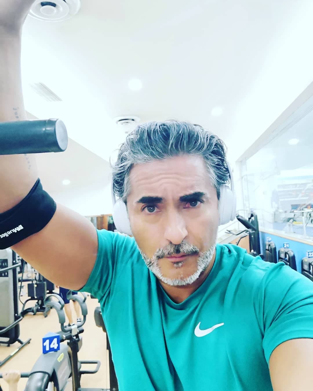 “He disfrutado mi soledad, mi espacio, porque, aunque nunca fui esclavo y viví un matrimonio increíble, no me sentía completo; es una cuestión muy personal, se tomó la decisión y aquí estoy”, aseguró.