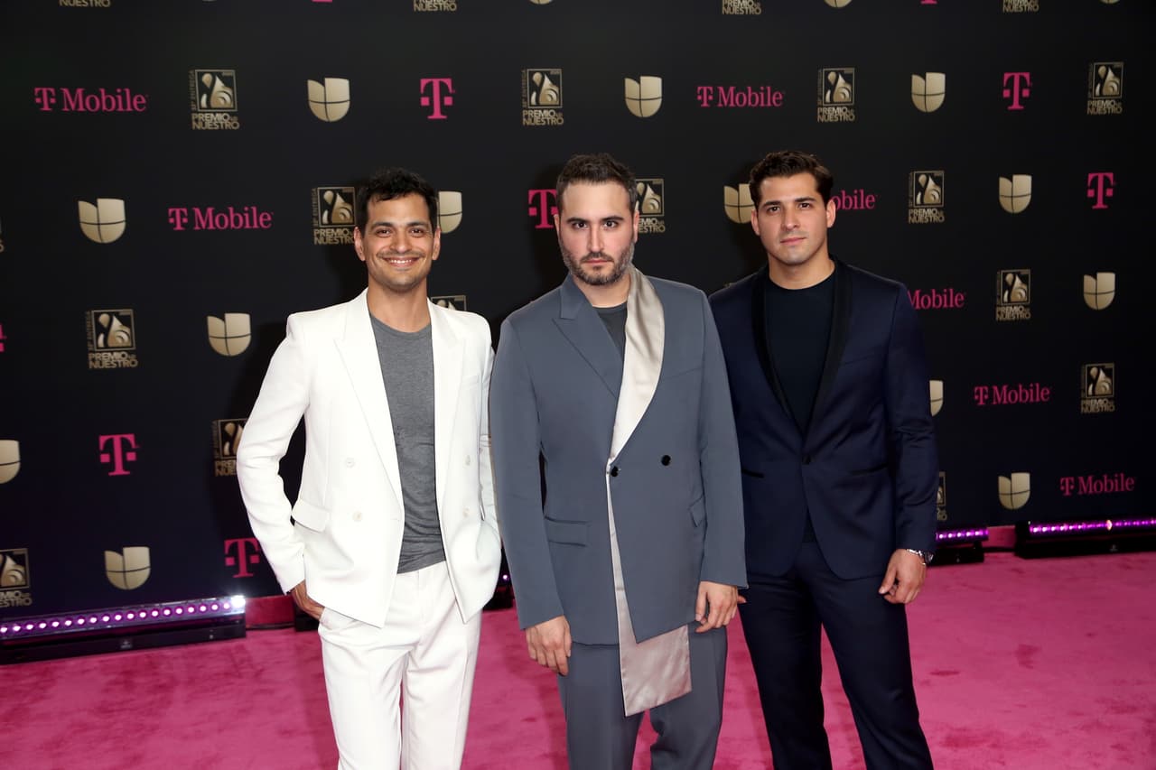 Desde su lanzamiento, Reik se ha colocado como uno de los favoritos del público, lo que los ha llevado a ganar múltiples reconocimientos internacionales.