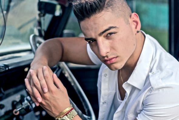 De Colombia para Estados Unidos, este cantante logra su primera nominación como Colaboración del Año en la categoría Urbano.