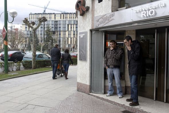 A la par de la llegada del 2011, arribó la Ley Antitabaco. Dicha ley ya prohibía el uso del cigarro en lugares públicos cerrados y ahora algunos espacios abiertos tambíen están incluidos.