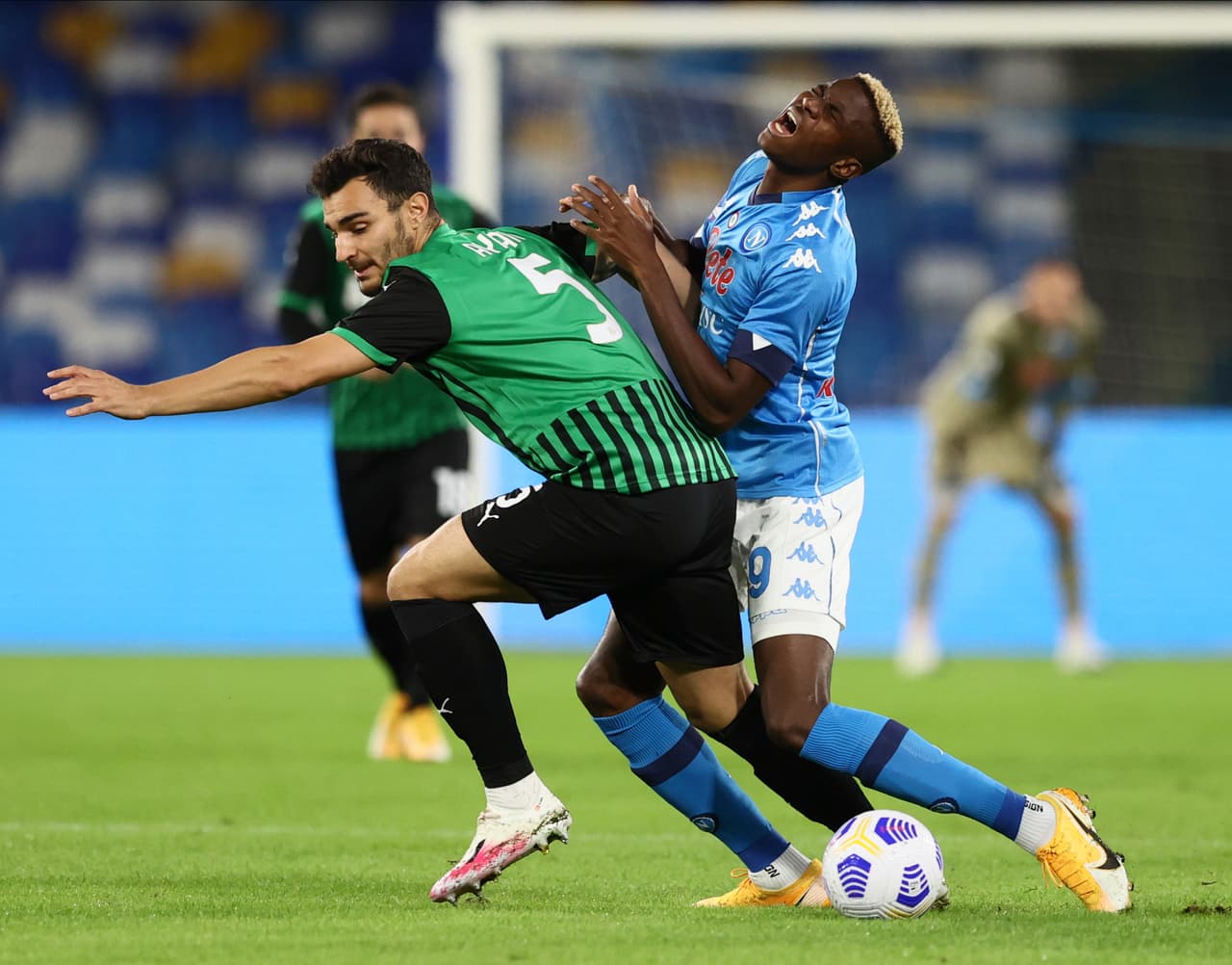 El Napoli de Gatusso cae ante el Sassuolo por dos goles a cero. Manuel Locatelli abrió el marcador al minuto 59 y, quien se encargó de sentenciarlos, fue Maxime López en tiempo agregado. El mexicano Hirving Lozano tuvo actividad en el campo durante la séptima jornada de la Serie A italiana.