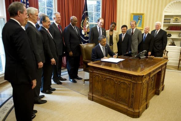 Tras cinco años de discusiones, finalmente este viernes el presidente Obama promulgó los Tratados de Libre Comercio con Colombia, Panamá y Corea del Sur.