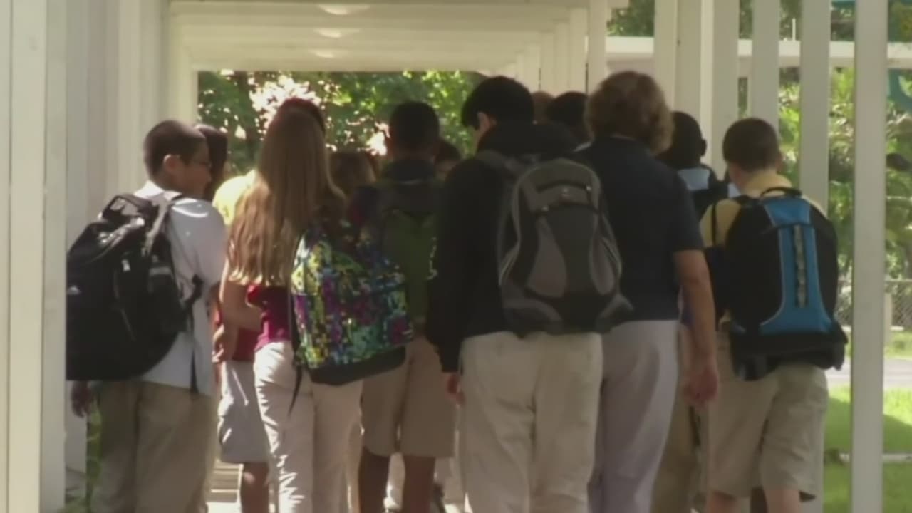 Greg Abbott propone eliminar impuestos a la propiedad escolar en Texas para reducir hipotecas