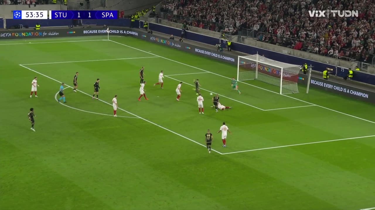 ¡Atajada espectacular! Nübel conserva el empate en la Mercedes-Benz Arena