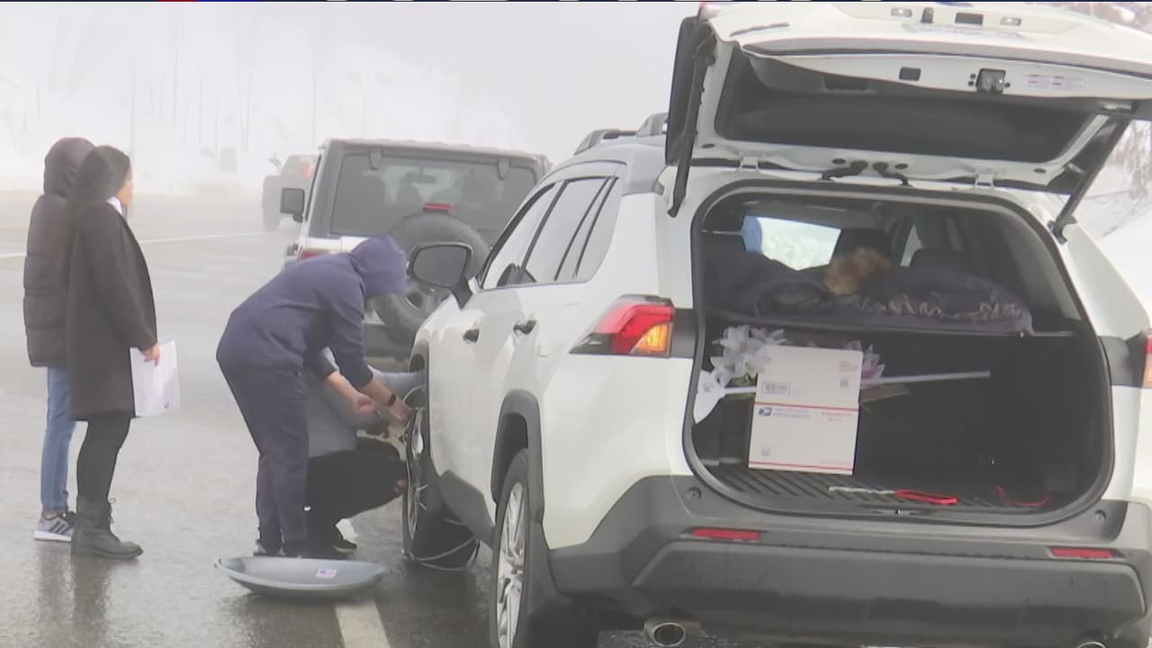 Autoridades locales trabajarán este fin de semana para realizar labores de limpieza y abrir caminos lo más pronto posible. Mientas tanto, recomiendan a la población revisar sus autos y conducir con precaución.