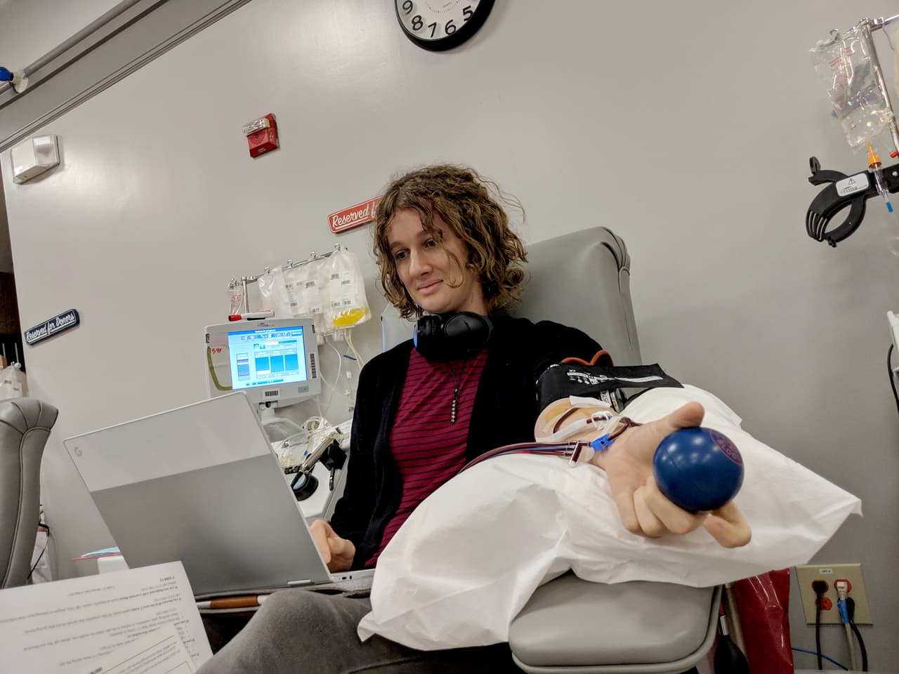 Las donaciones de sangre suelen ser más escasas durante las vacaciones, mientras que aumentan los accidentes relacionados con los viajes y persiste la demanda de tratamientos contra el cáncer, pacientes pediátricos trasplantados y otros traumas.