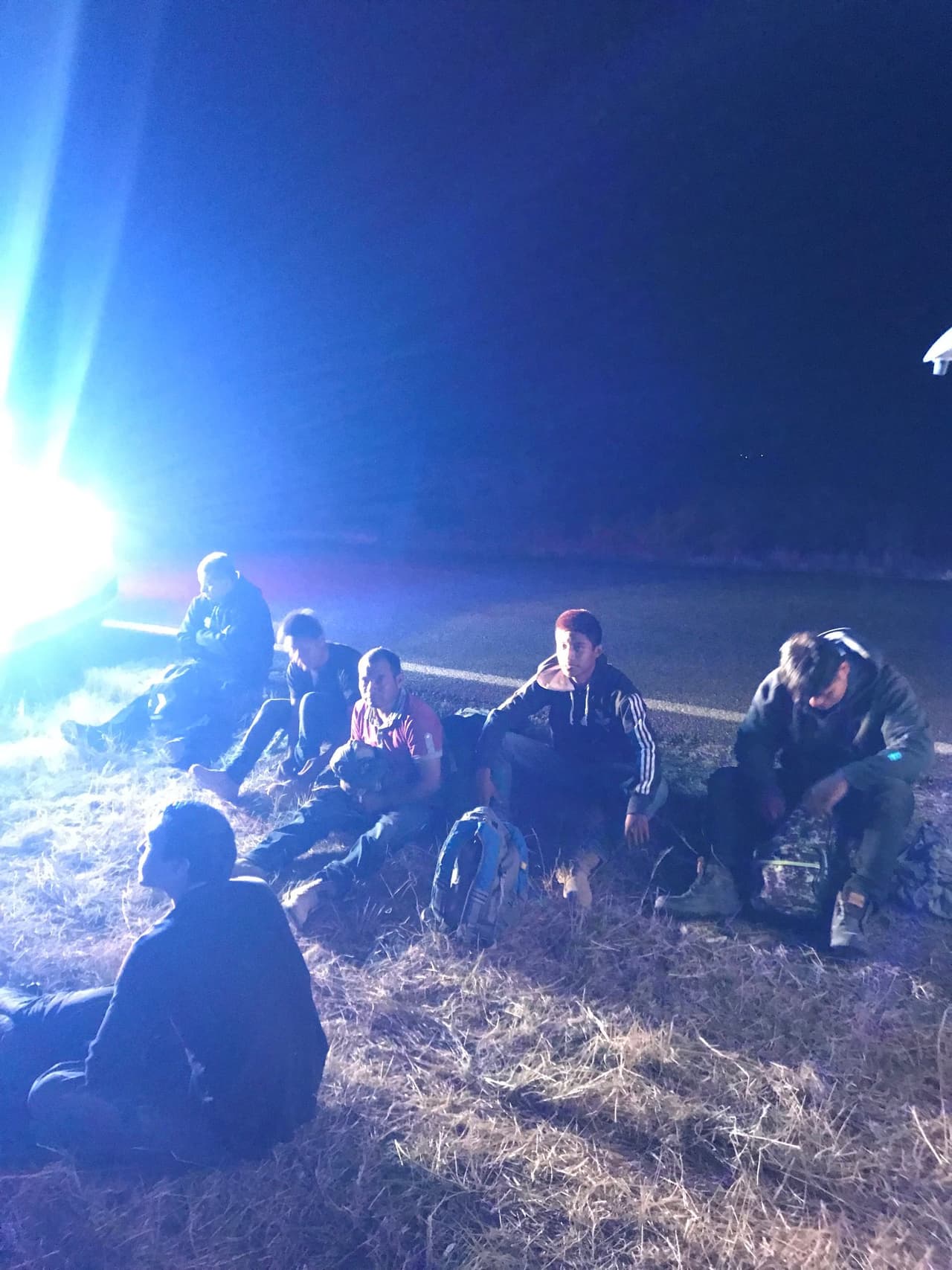 El viernes 13 de mayo de 2022, durante una parada de tráfico en Central Highway cerca de la milla 12 en McNeal, se descubrió que Saul Vasquez Alvarado, ciudadano estadounidense, residente de Mesa, estaba traficando con seis inmigrantes indocumentados.Todos los sujetos fueron entregados a la Patrulla Fronteriza.