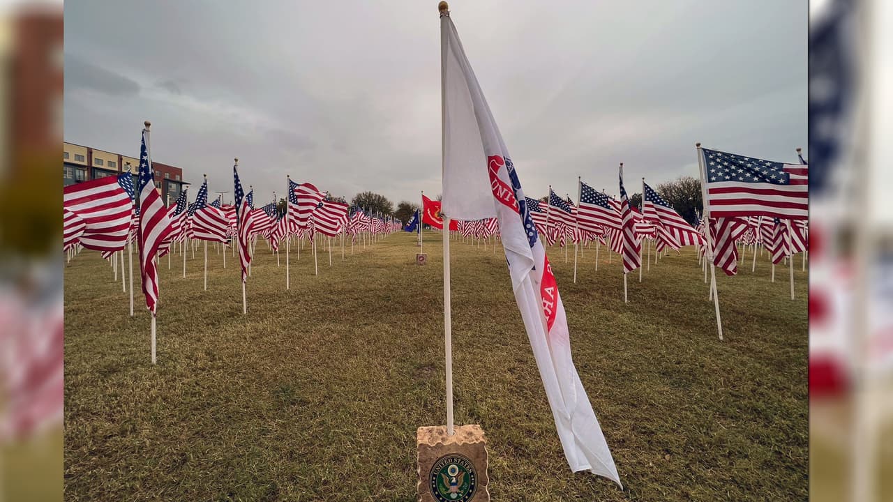 Armin Mizani, alcalde de Keller, decidió mantener las banderas al menos una semana más en honor a Terry Barker, que además de ser un experimentado piloto comercial y militar, fue concejal de la ciudad, en el año 2003 decidió no presentarse a la reelección tras dos mandatos.
