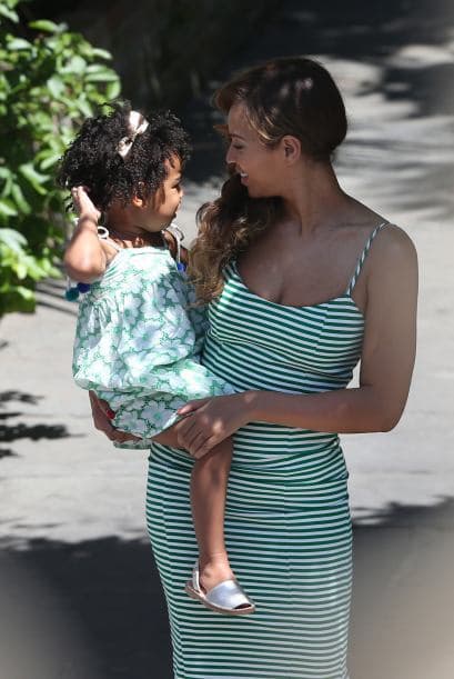 Además de ser un sex-symbol, 'Bey' sabe como llevar una vida balanceada entre su familia y su profesión. Lo creas o no, ella es madre de una hermosa niña llamada Blue Ivy.