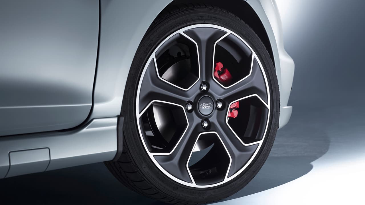 El ST200 acelera de 0 a 60 mph en 6,7 segundos y alcanza una velocidad máxima de 143 mph