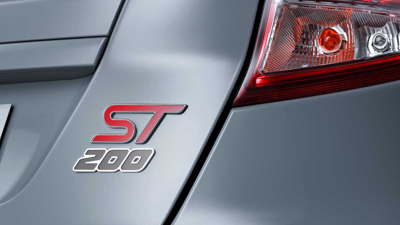 En la denominación del vehículo se advierte su característica destacada: alcanza los 200 caballos de fuerza, por encima del Fiesta ST