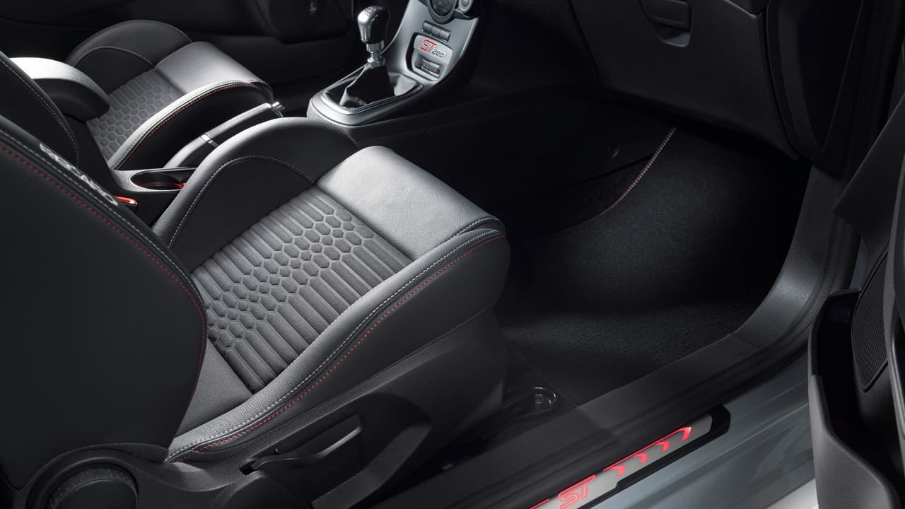 Tras su presentación en el Auto Show de Ginebra 2016, la producción iniciará hacia el mes de junio. No se espera que llegue a Estados Unidos en primera instancia, siendo una versión inicialmente pensada para el mercado europeo