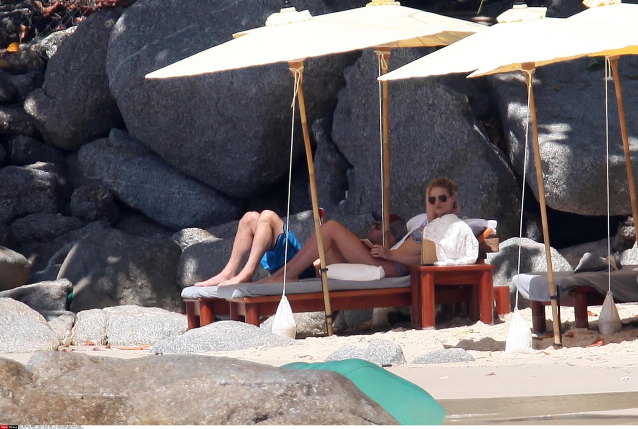 Rosie también notó al fotógrafo y quedó un tanto incómoda.