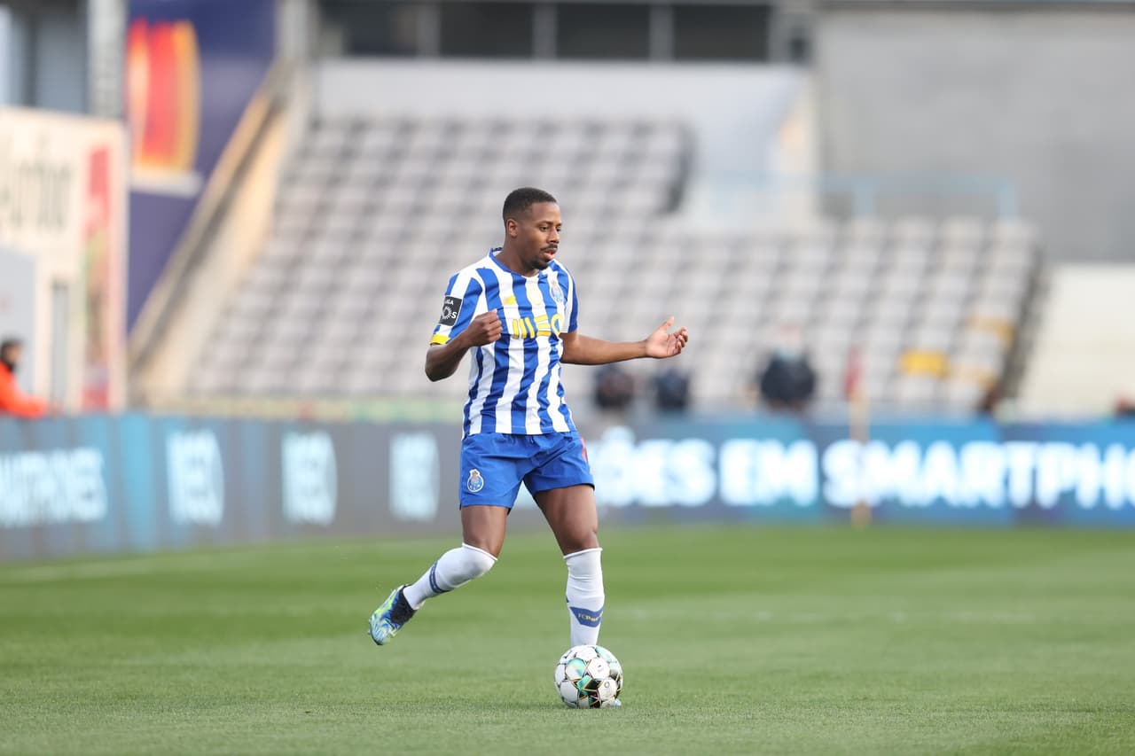 Mateus Uribe (7’) abrió el marcador y Sérgio Oliveira (60’) sentenció el resultado. Porto y Gil Vicente acumulan 48 y 19 unidades en la Primeira Liga. El siguiente compromiso de los Dragones será ante Juventus por un lugar en los Cuartos de la UEFA Champions League.