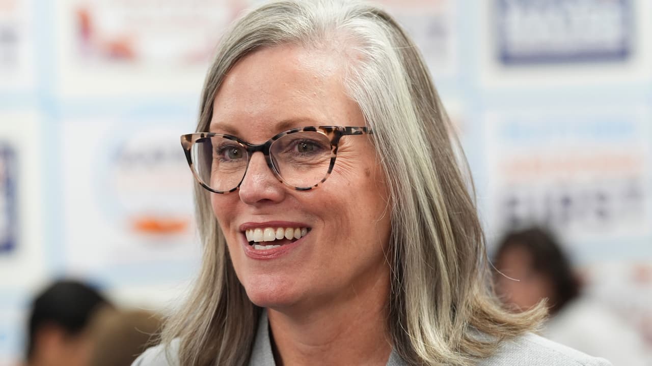 ¿Quién es Katie Hobbs? La gobernadora demócrata que busca la reelección en Arizona