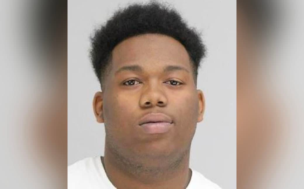 Autoridades buscan a sospechoso de matar a tres personas en un club nocturno en Dallas
