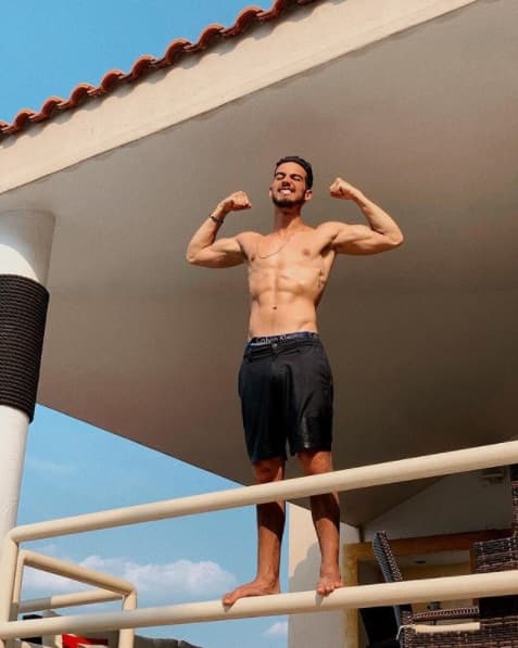 Respecto a su trabajo como productor y director, el hijo de Consuelo Duval fungió estos roles en la serie web ‘Puño limpio’ (2019), de la cual escribió el guion.