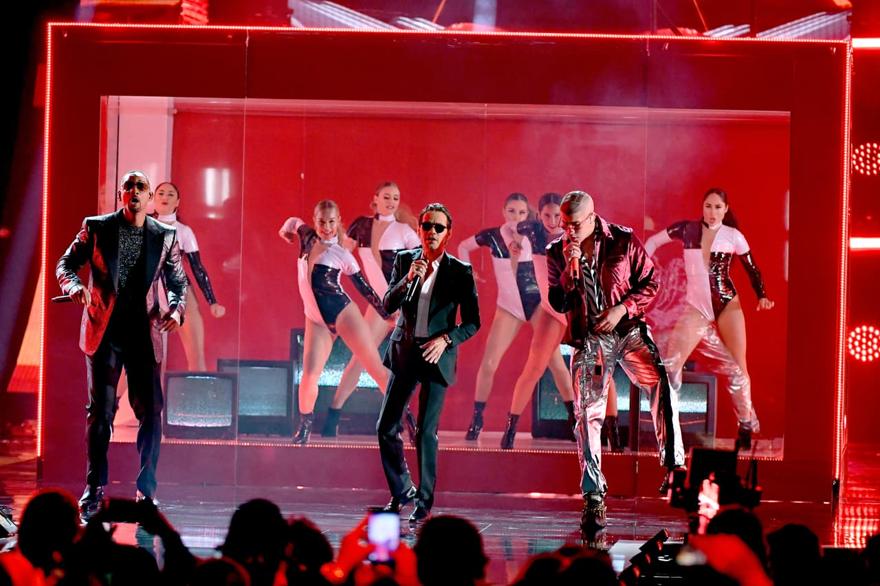 La entrega número 19 de Latin GRAMMY puso a bailar a todos desde el primer momento, ya que Will Smith, Marc Anthony y Bad Bunny interpretaron por primera vez en vivo el tema 'Está rico'.