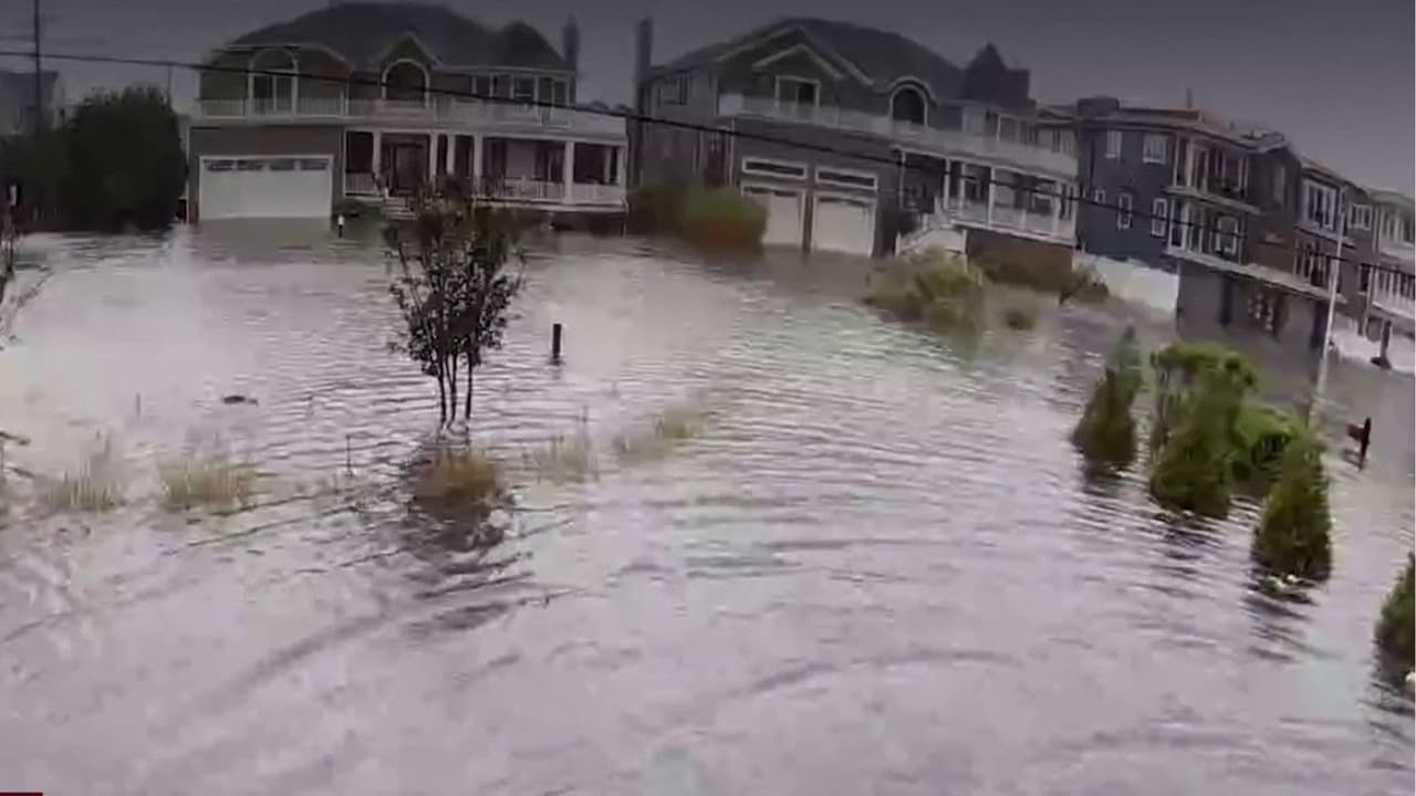 "Mucha agua y todo inundado": zonas costeras de Nueva Jersey se recuperan tras el paso de Nor'easter