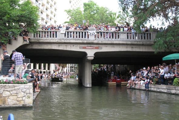 Photos: Spurs Championship Parade 2014 Barges