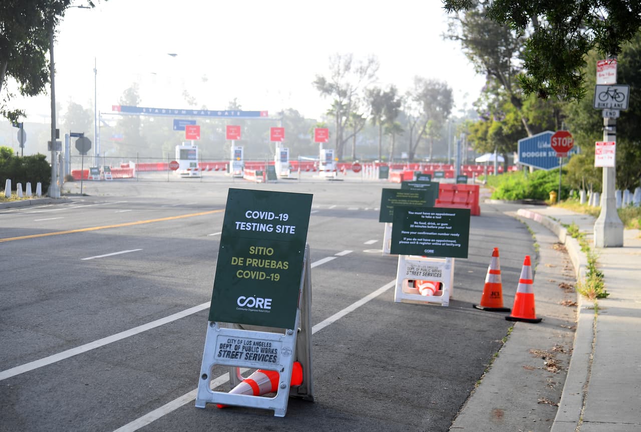 Lo que si es certero, es que el estadio de Los Ángeles se convierte en el
<a href="https://www.univision.com/local/los-angeles-kmex/crean-en-los-angeles-una-pagina-web-para-que-hispanos-puedan-inscribirse-a-la-prueba-del-coronavirus">centro de pruebas</a> más grande de
<a href="https://www.univision.com/local/los-angeles-kmex/mapa-del-coronavirus-en-california-busca-tu-condado-y-enterate-de-los-casos-confirmados-y-fallecidos">coronavirus en California</a>.