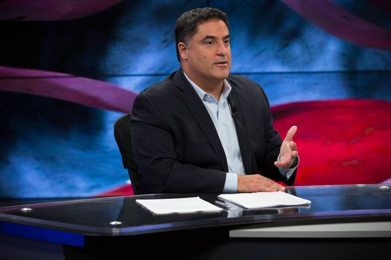 Cenck Uygur es periodista y se encuentra en tercer lugar en recaudaciones para su campaña.