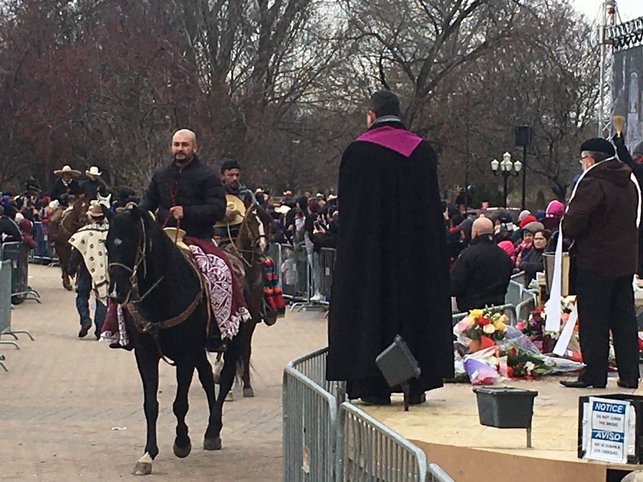 Su cabalgata concluyó con una bendición especial en el Santuario de Nuestra Señora de Guadalupe. El santuario que alberga una réplica digital de la imagen de Nuestra Señora de Guadalupe es el más visitado del mundo después de la Basílica de Nuestra Señora de Guadalupe en México.