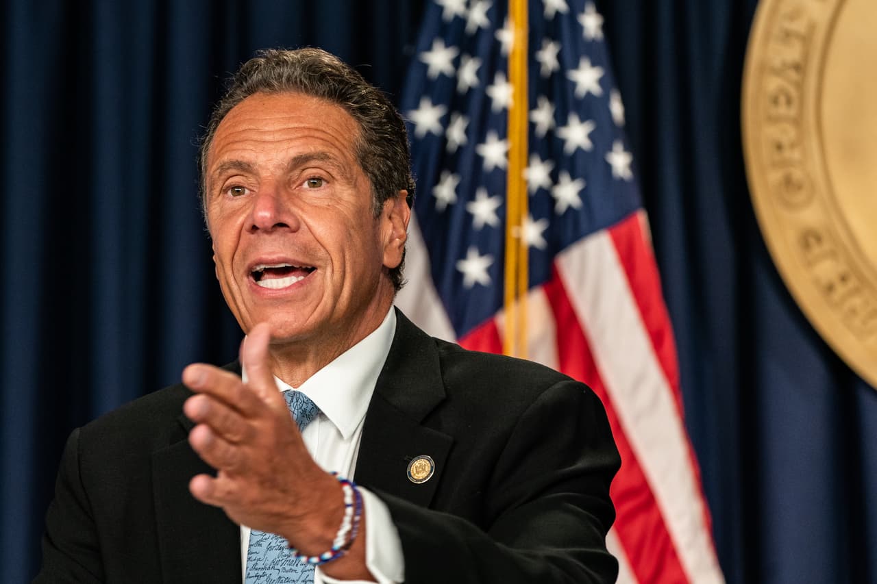 Cuomo anuncia penalidades de hasta $10,000 por día para áreas de Nueva York que violen medidas contra el coronavirus