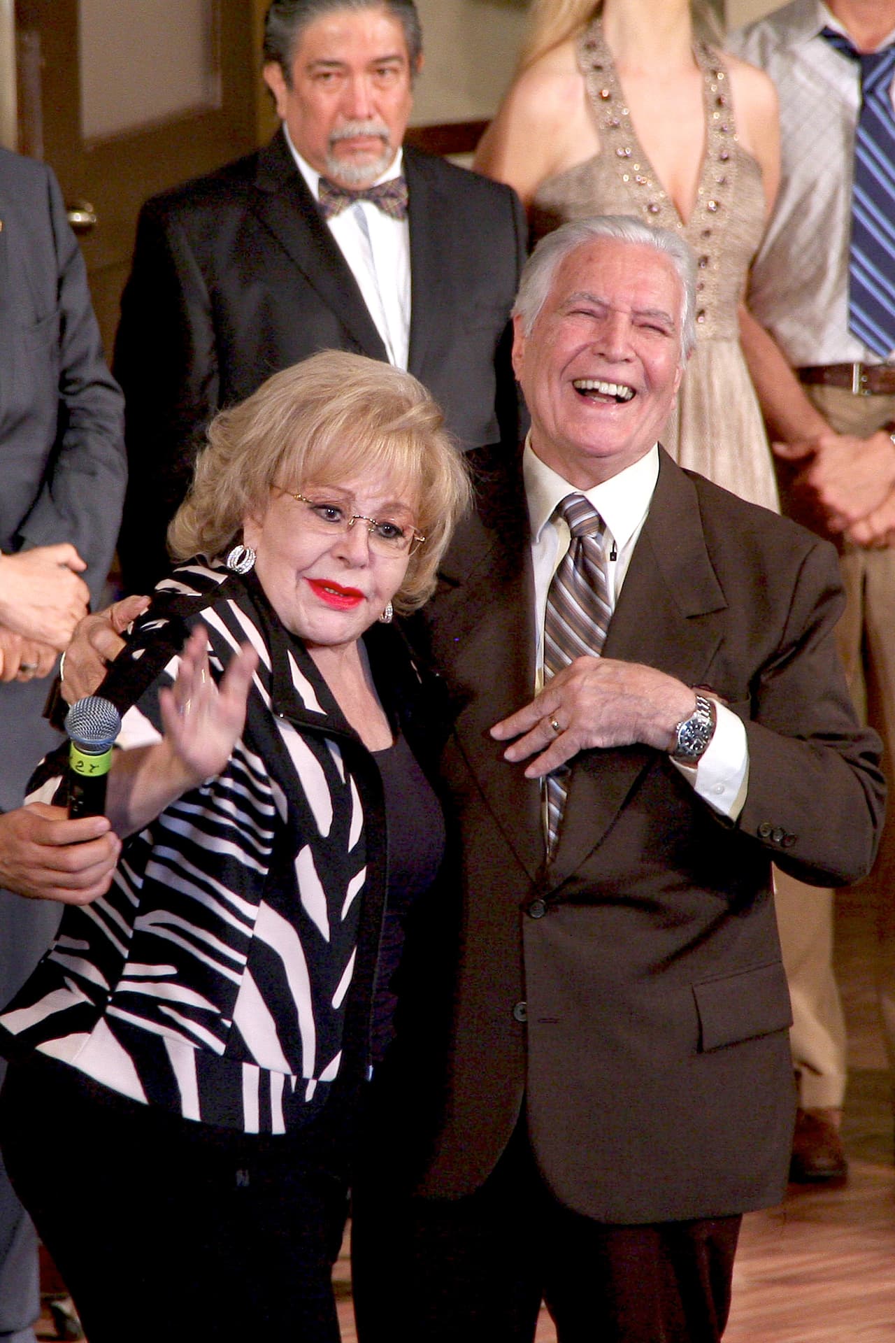 En teatro participó en más de 100 puestas en escena.