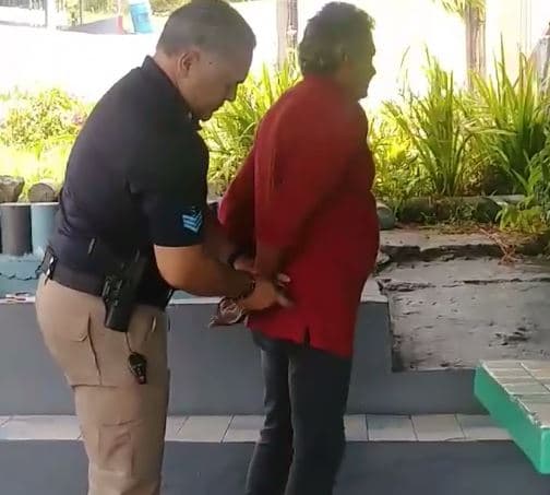 Se forma trifulca luego que conductor impactara varios vehículos 