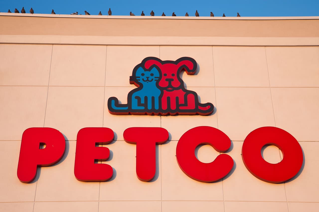 <b>Petco:</b>
<br>
<br>⏱ 
<b>24 de diciembre:</b> Horario regular de 9:00 am a 8:00 pm, pero puede variar por localidad
<br>⏱ 
<b>25 de diciembre:</b> Cerrado
<br>⏱ 
<b>26 de diciembre:</b> Horario regular de 10:00 am a 7:00 pm, pero puede variar por localidad