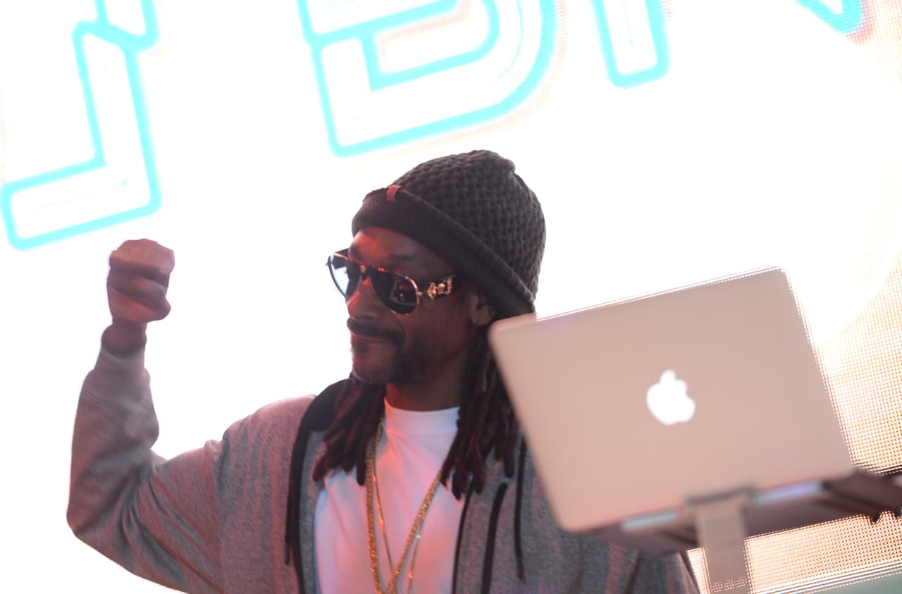 TORONTO, ON - FEBRUARY 12: Artist Snoop Dogg preforms at Bounce Sporting Club Presents The VIP Lounge At MAXIM's All Star Party on February 12, 2016 in Toronto, Canada. (Photo by Jag Gundu/Getty Images for Bounce Sporting Club)