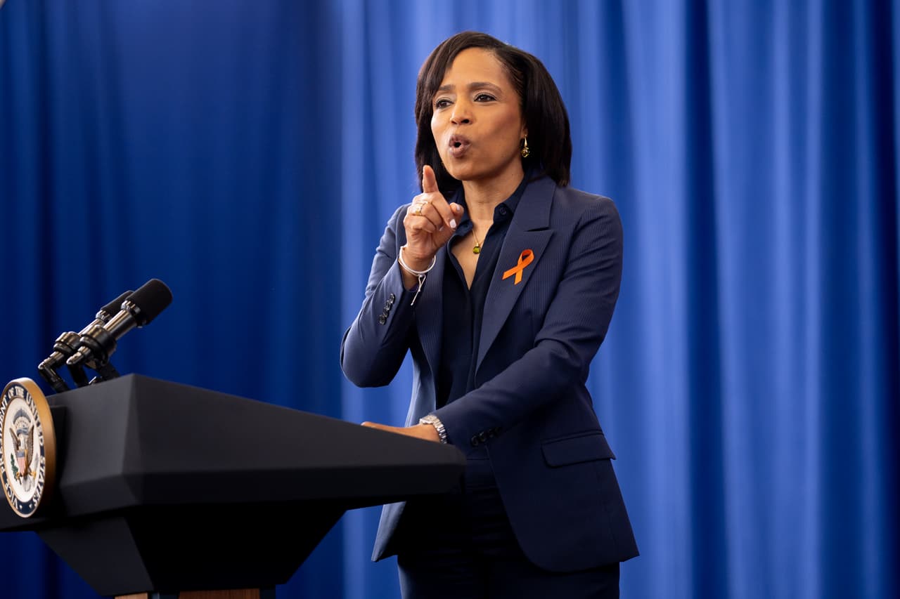 Angela Alsobrooks, ejecutiva del condado de Prince George’s dijo que Kamala Harris “ella proporcionará un claro y marcado contraste con la visión regresiva que Donald Trump tiene para este país”.
<br>