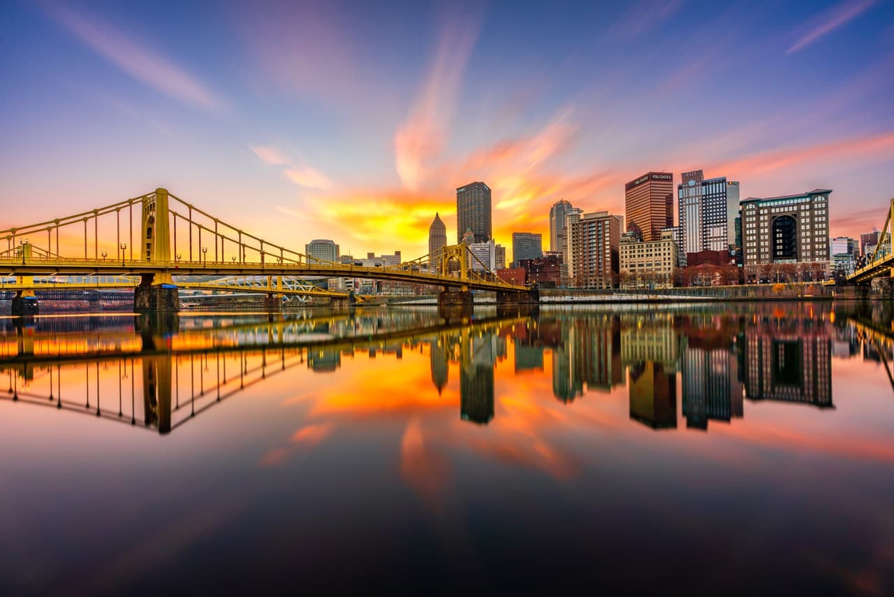 Para el caso de Pensilvania, la ciudad más grande que está mejor ubicada es 
<b><a href="https://goo.gl/maps/G7MdJspBD4C1HjmD9">Pittsburgh</a></b>, en lugar 187 de 263 y donde el costo del crimen le representa a cada habitante unos 2,186 dólares en pérdidas, según el estudio.