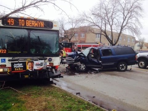 Varias pasajeros tuvieron que recibir ayuda médica durante el accidente en Gage Park. 