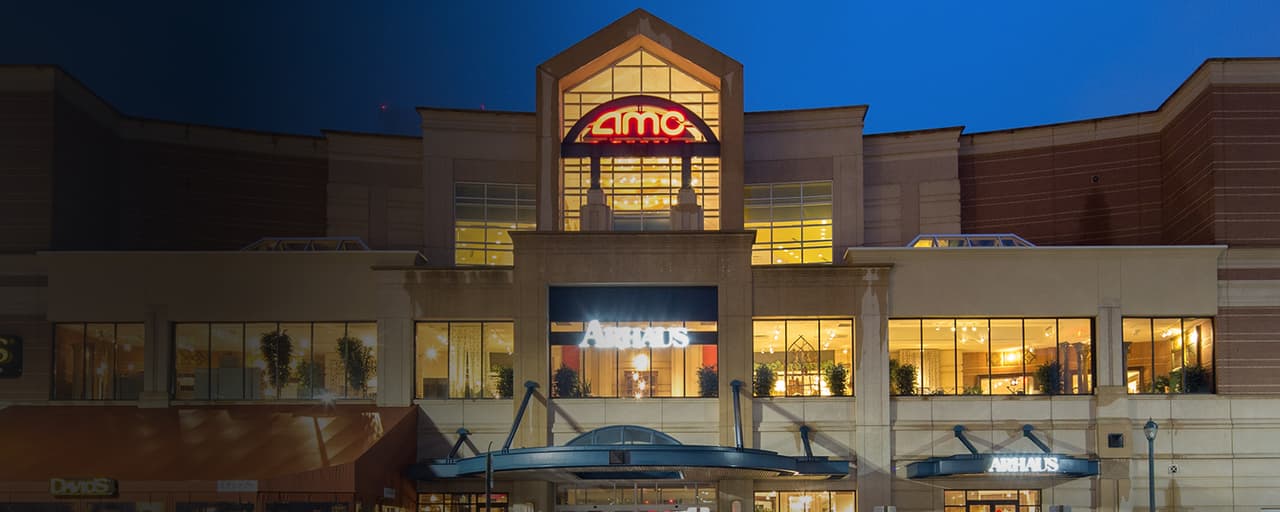 <b>1. AMC Phipps Plaza 14</b>
<br>Experimente la diferencia de las comodidades de AMC. Desde amplios asientos mecedores hasta sillones reclinables de lujo, menús innovadores y ofertas premium como IMAX, Dolby Cinema y Prime en AMC, AMC Theatres ofrece una variedad de formas de aprovechar al máximo las películas.
<br>