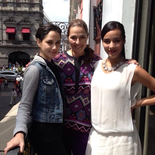 Dentro de la telenovela han sido grandes rivales, pero fuera de cámaras son tremendas amigas.