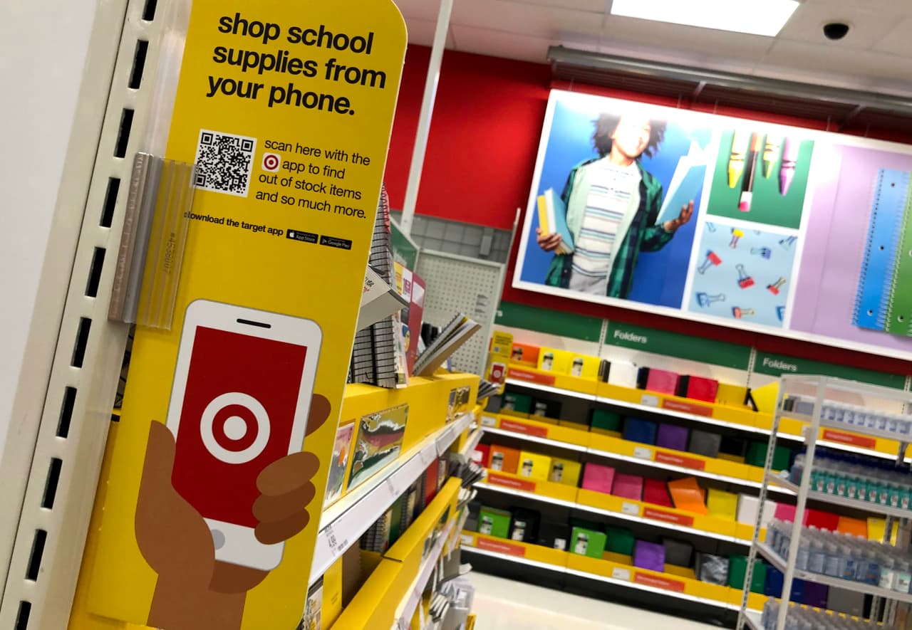 Entre los útiles escolares libres de impuestos se encuentran: carpetas de anillas, calculadoras, lápices de colores, lápices de cera y bolígrafos. 
<br>